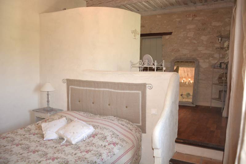 Location à Ménerbes, ancien mas rénové avec goût au cœur du Luberon   