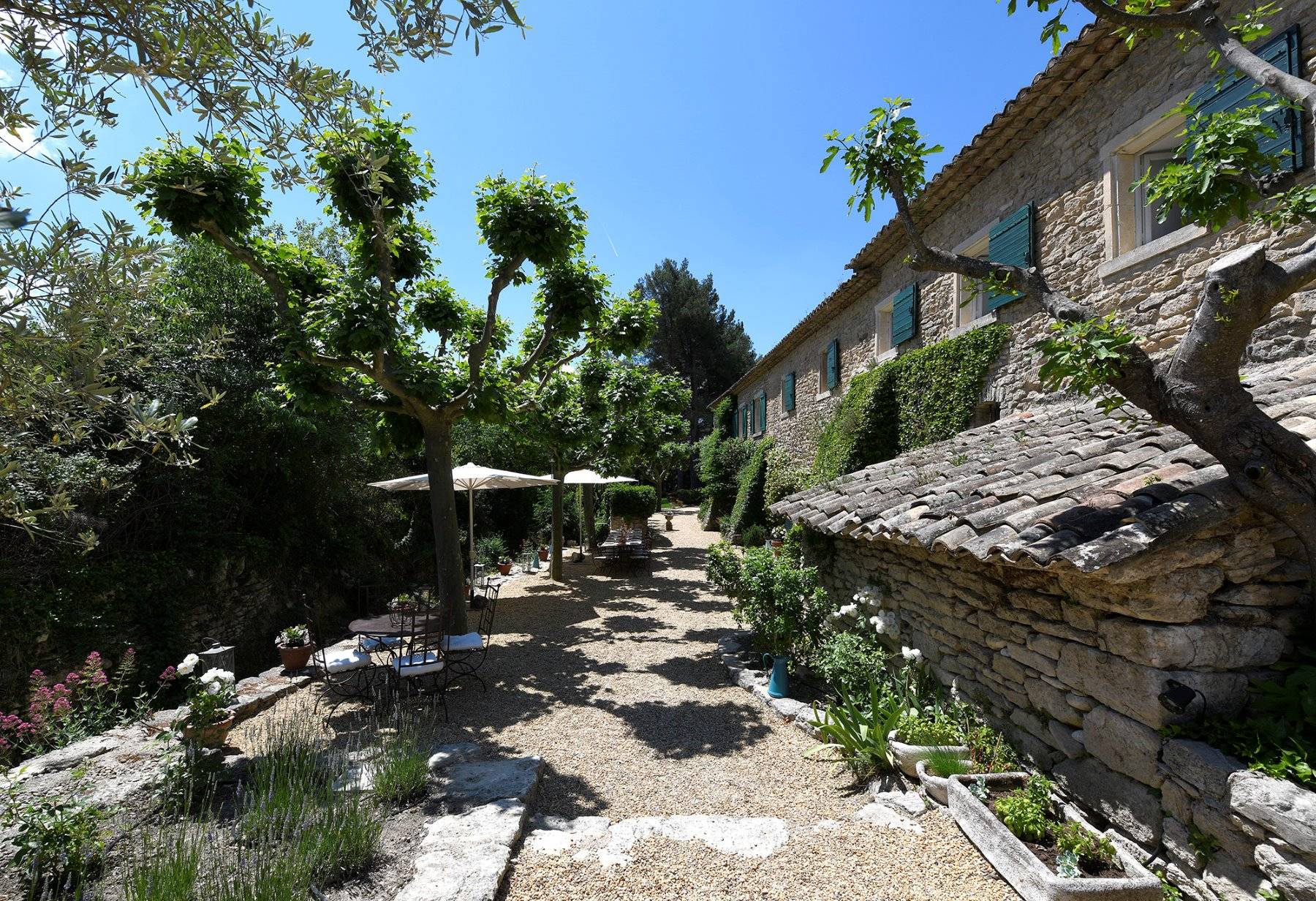 Location d'un authentique Moulin à huile magnifiquement rénové au pied de Gordes   