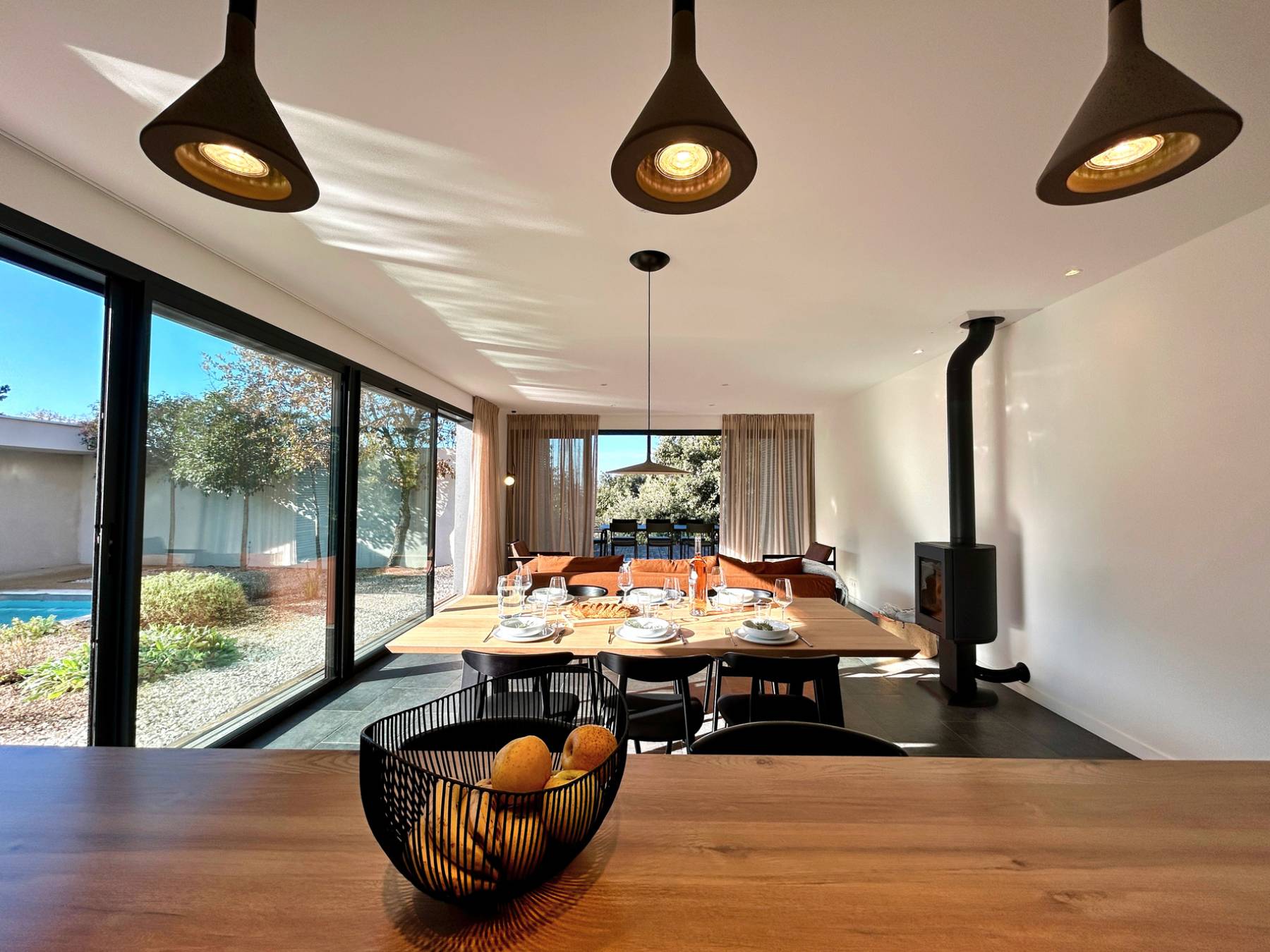 Location maison d’architecte ouverte sur la nature environnante avec vue   