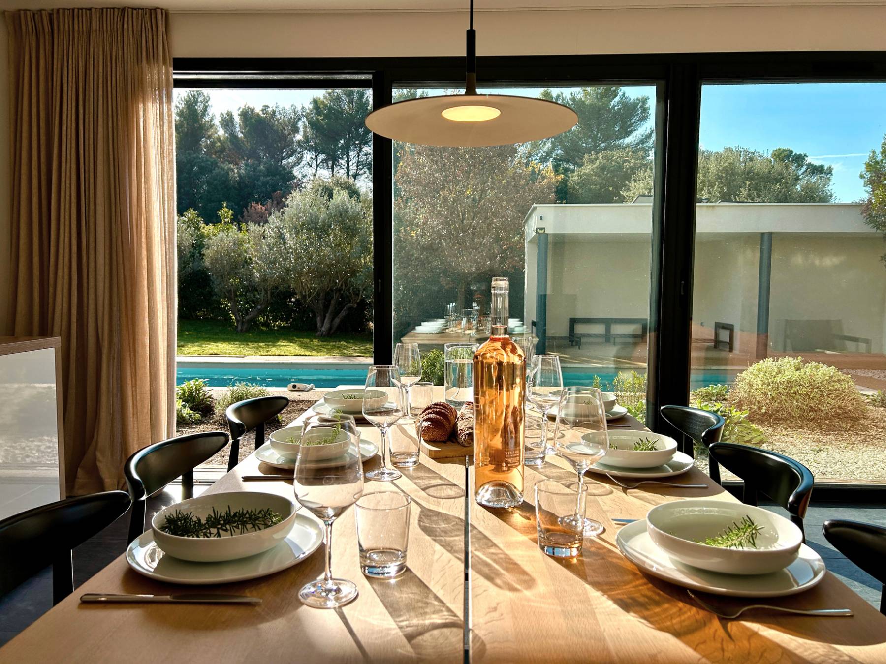 Location maison d’architecte ouverte sur la nature environnante avec vue   