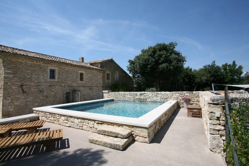 Location à Ménerbes, ancien mas rénové avec goût au cœur du Luberon   