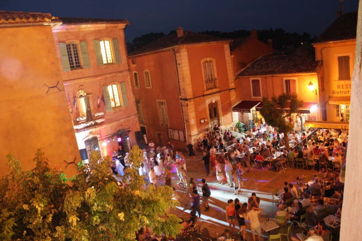 Voyage minéral dans l'étonnant village de Roussillon