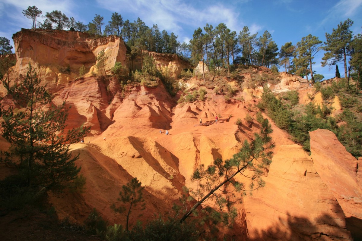 Voyage minéral dans l'étonnant village de Roussillon