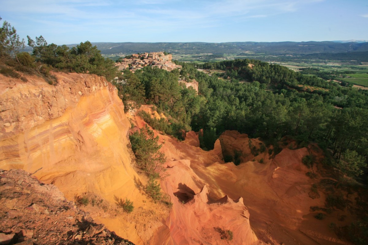 Voyage minéral dans l'étonnant village de Roussillon
