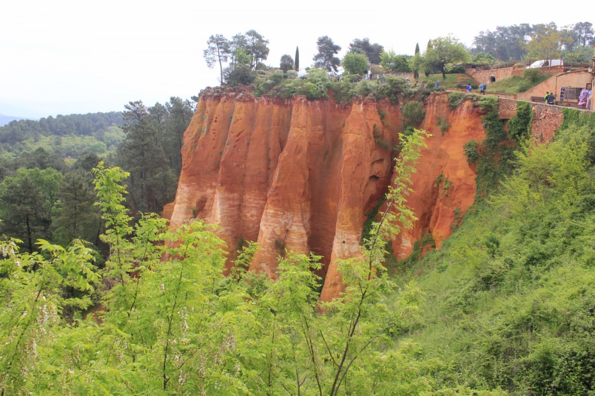 Voyage minéral dans l'étonnant village de Roussillon