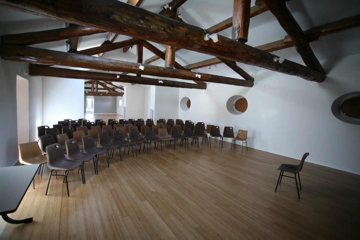 Salle d'expositions et de spectacles à Gordes
