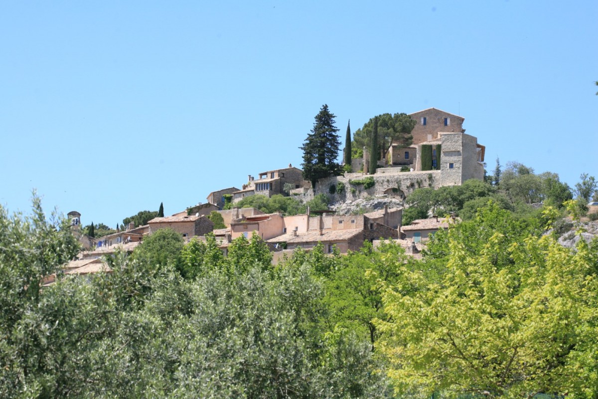 Mairie de Joucas 84220, proche de Gordes et de Roussillon   