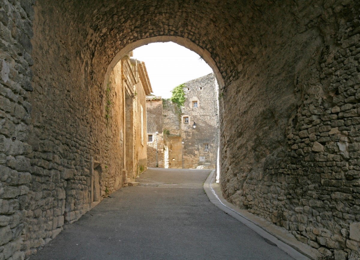 Mairie de Goult 84220, village perché du nord Luberon   