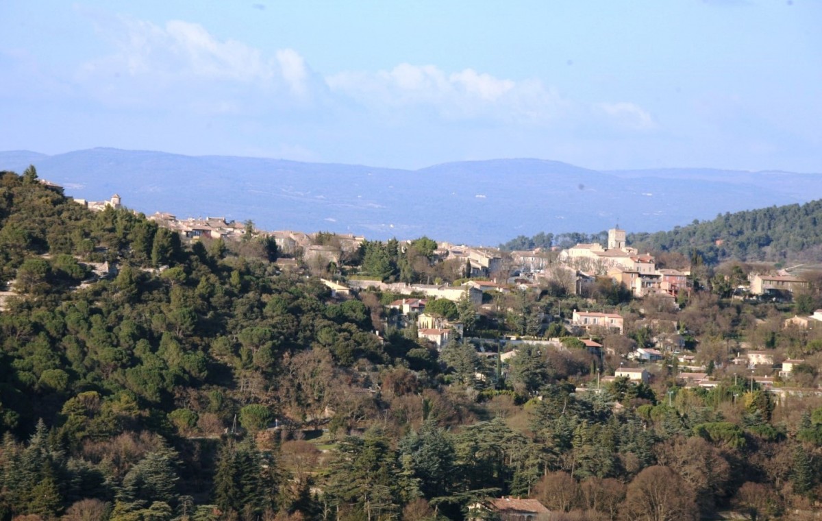 Mairie de Goult 84220, village perché du nord Luberon   