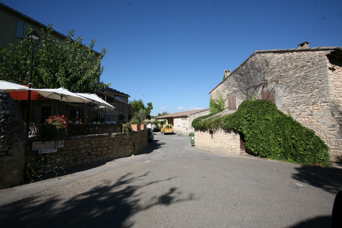 Mairie de Saint-Pantaléon 84220, petit village du Luberon   