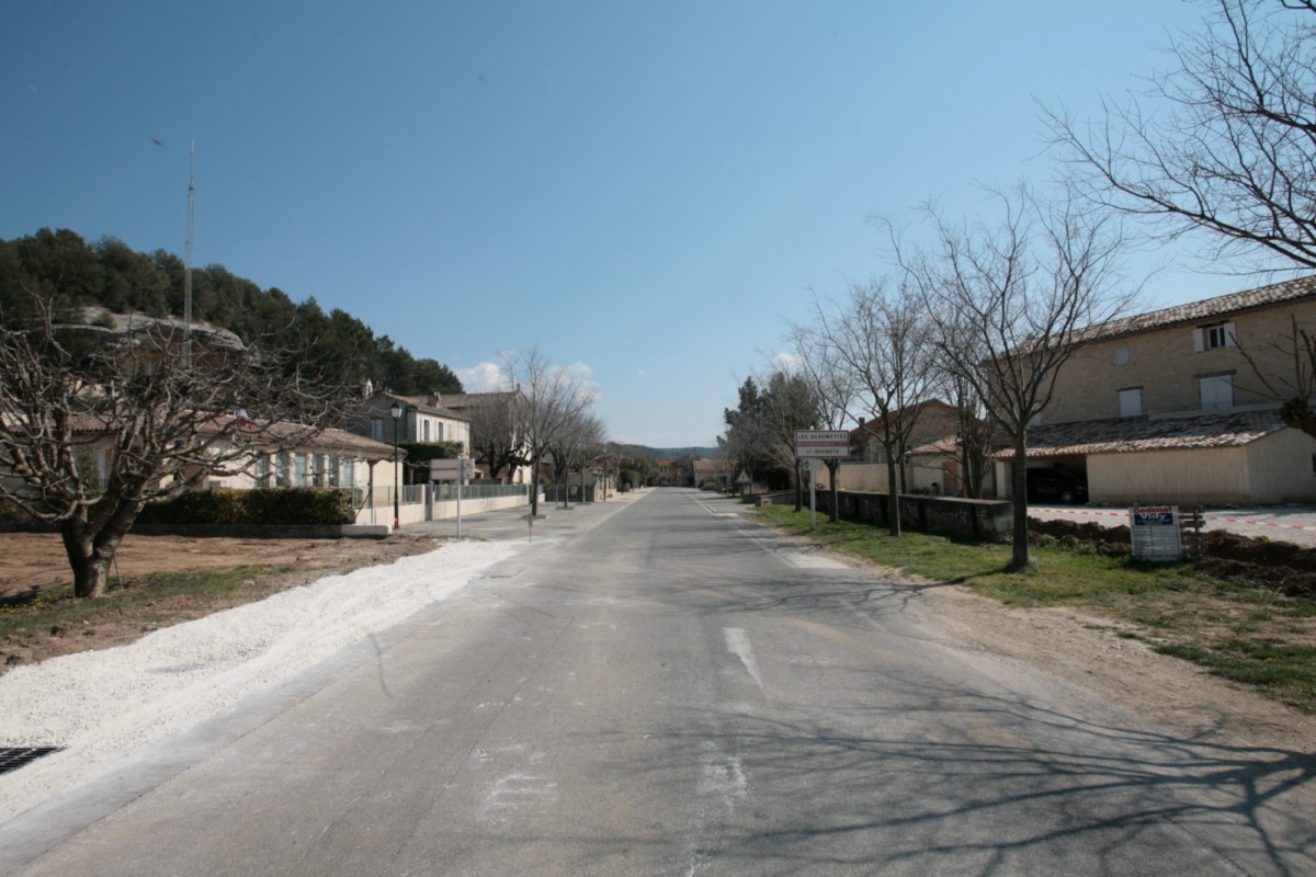 84220 Beaumettes, village en Luberon