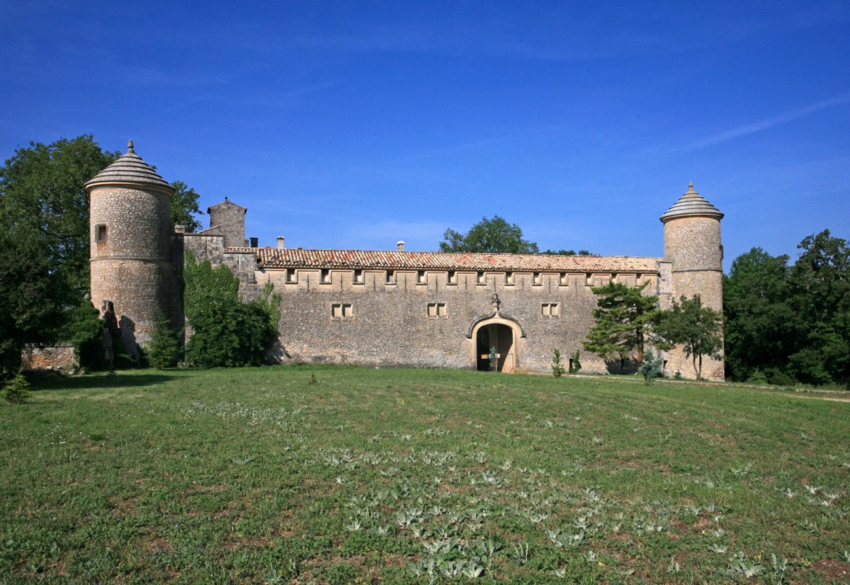 Mairie de Lioux 84220, entre Saint-Saturnin-les-Apt et Joucas   