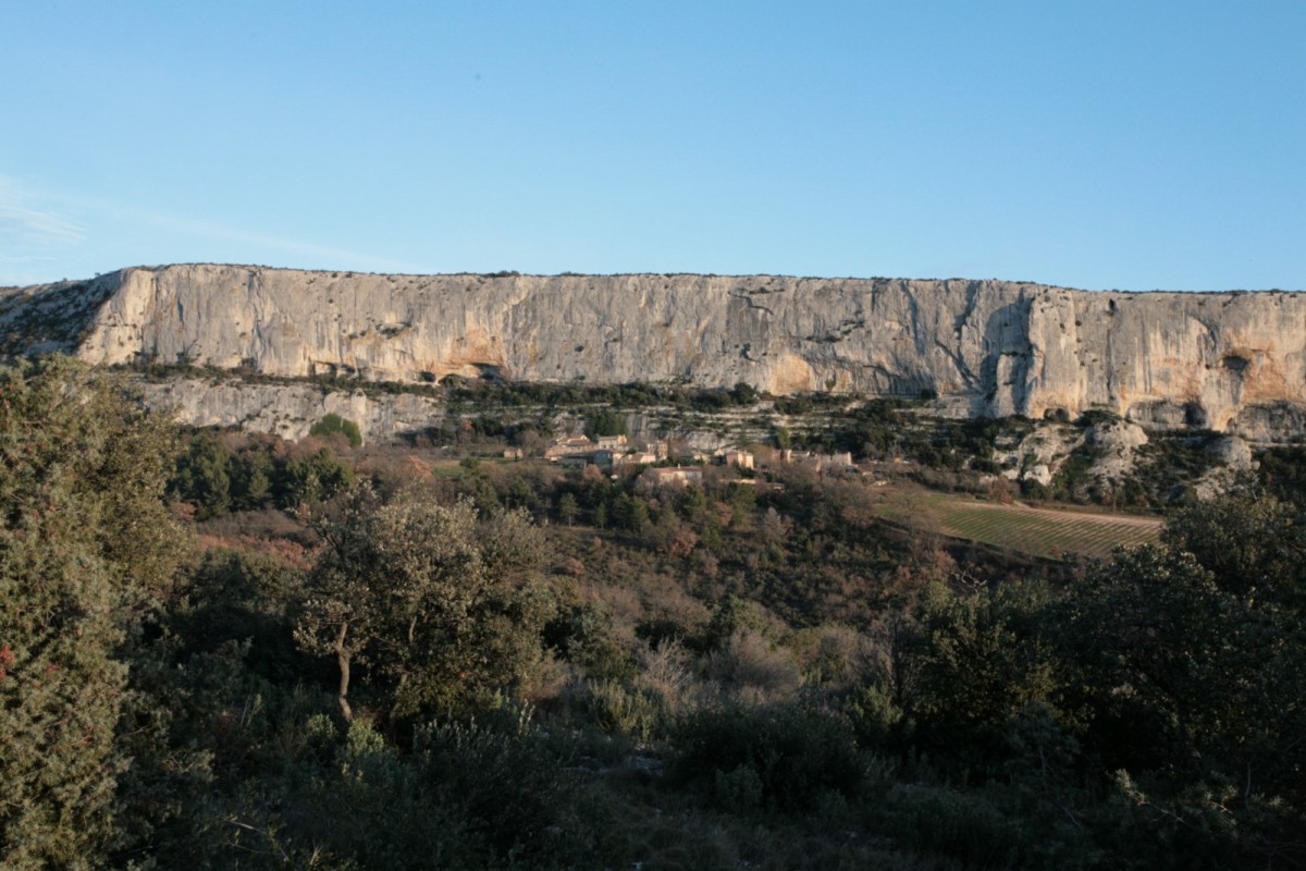 Mairie de Lioux 84220, entre Saint-Saturnin-les-Apt et Joucas   