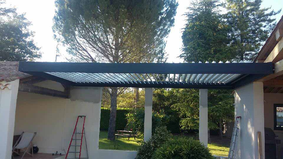 Installation de pergola en aluminium Luberon Nao Fermetures 