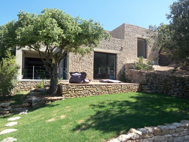 Maison contemporaine à Gordes à louer  