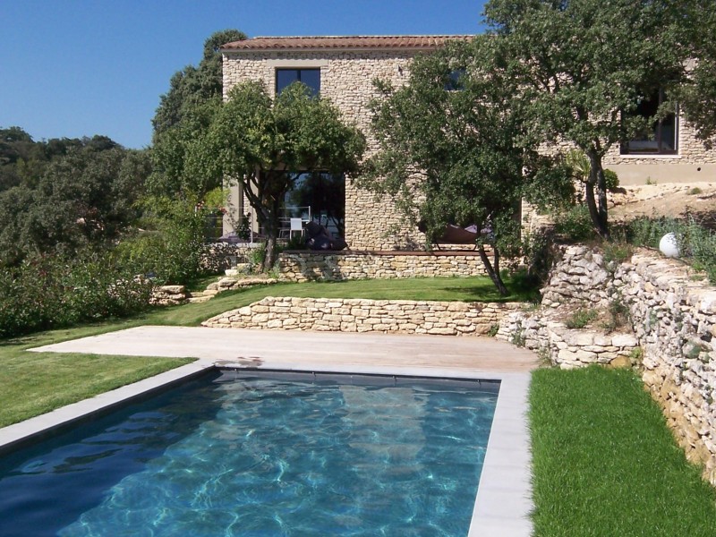 Maison contemporaine à Gordes à louer  