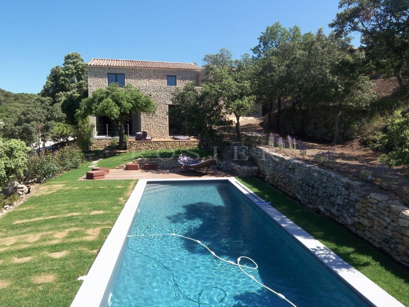Maison contemporaine à Gordes à louer  