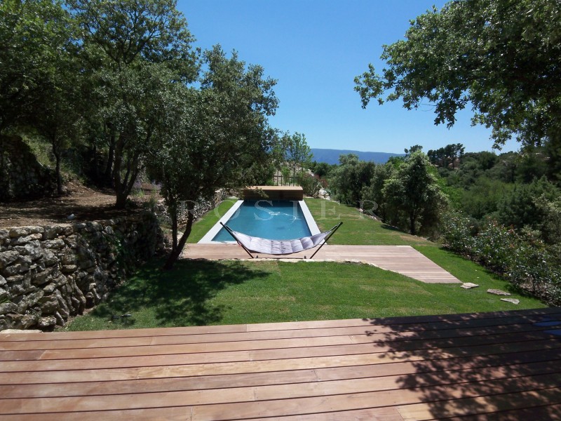 Maison contemporaine à Gordes à louer  