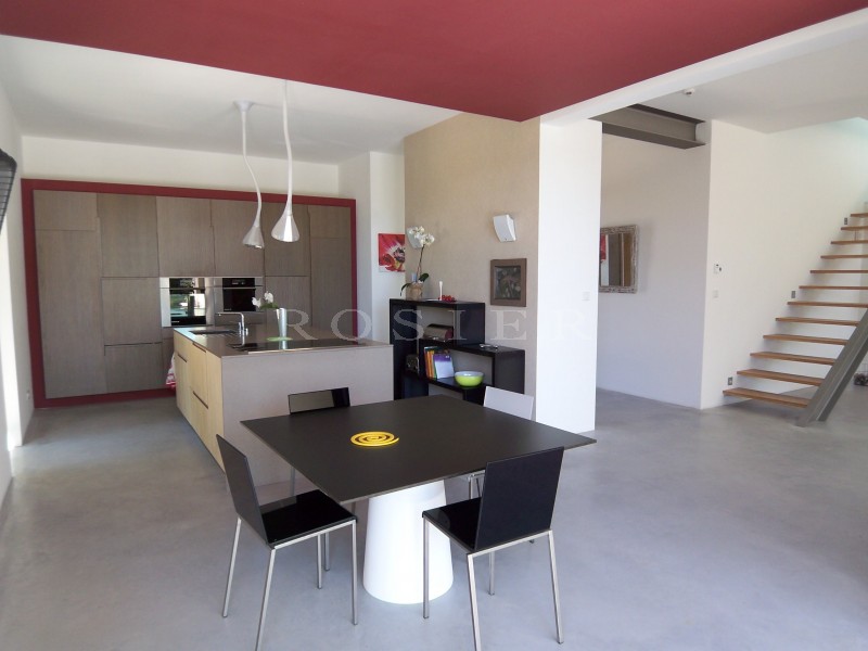 Maison contemporaine à Gordes à louer  