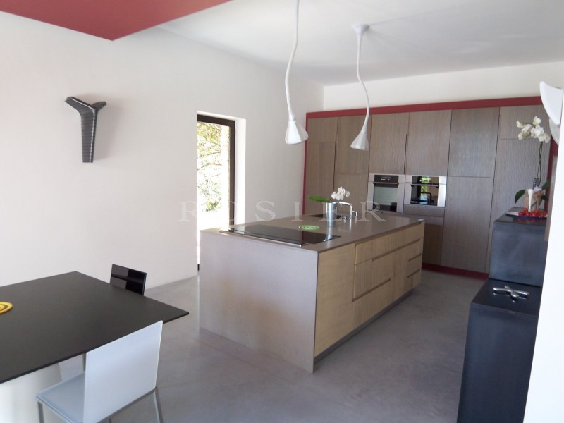 Maison contemporaine à Gordes à louer  