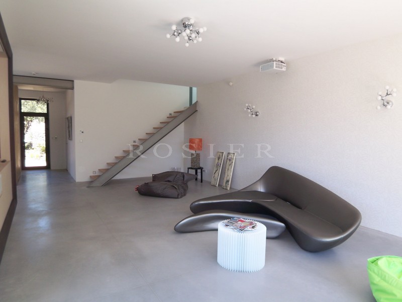 Maison contemporaine à Gordes à louer  