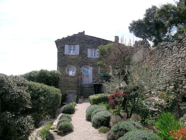 Maison au calme à Gordes  avec vue dominante en location saisonnière