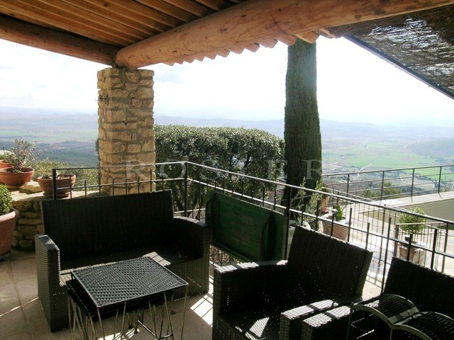 Maison au calme à Gordes  avec vue dominante en location saisonnière