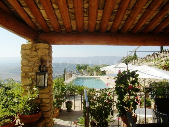 Maison au calme à Gordes  avec vue dominante en location saisonnière