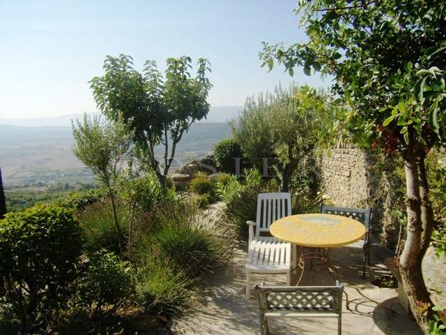 Maison au calme à Gordes  avec vue dominante en location saisonnière