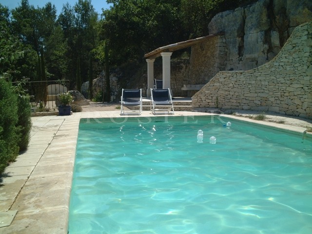 Petite maison en pierres à louer en Luberon  