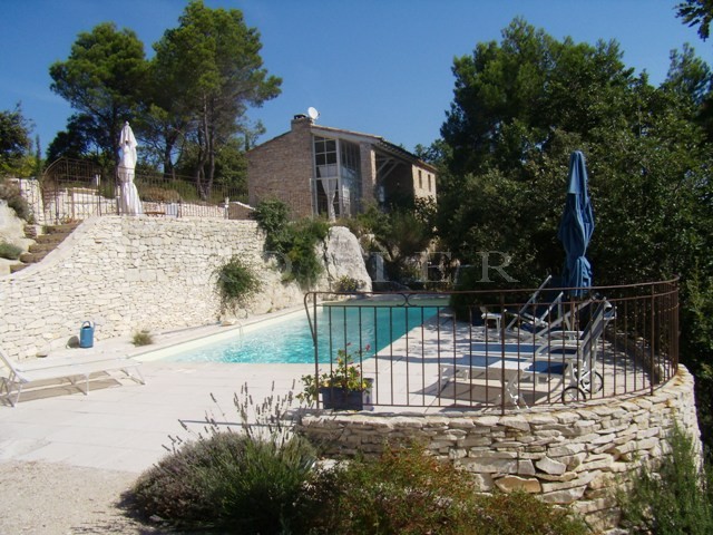 Petite maison en pierres à louer en Luberon  