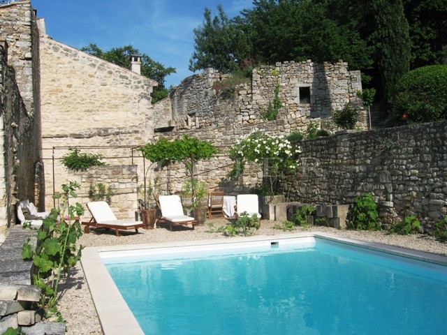 Maison de caractère en Luberon à louer  
