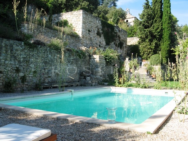 Maison de caractère en Luberon à louer  