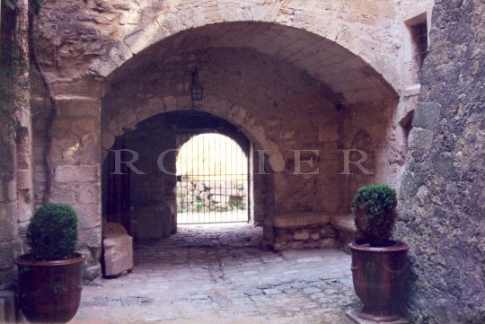 Maison de caractère en Luberon à louer  