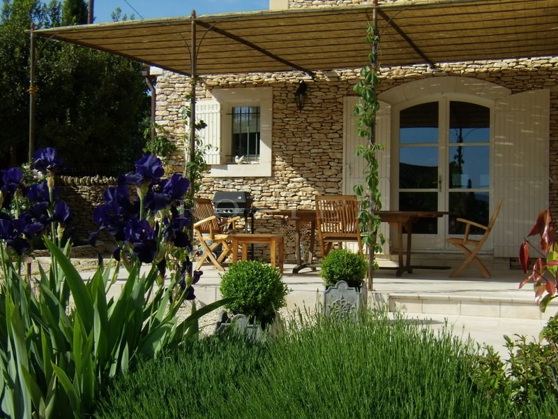 Maison contemporaine à Gordes à louer pour vos vacances  