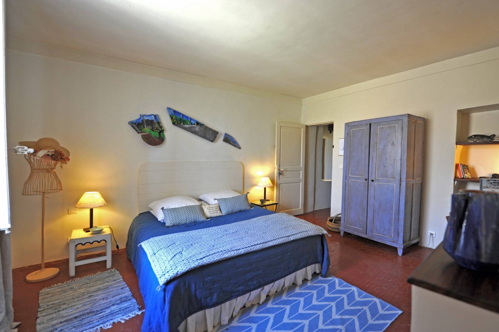Location Mas traditionnel Provençal avec parc de 11 hectares, piscine et pool house    
