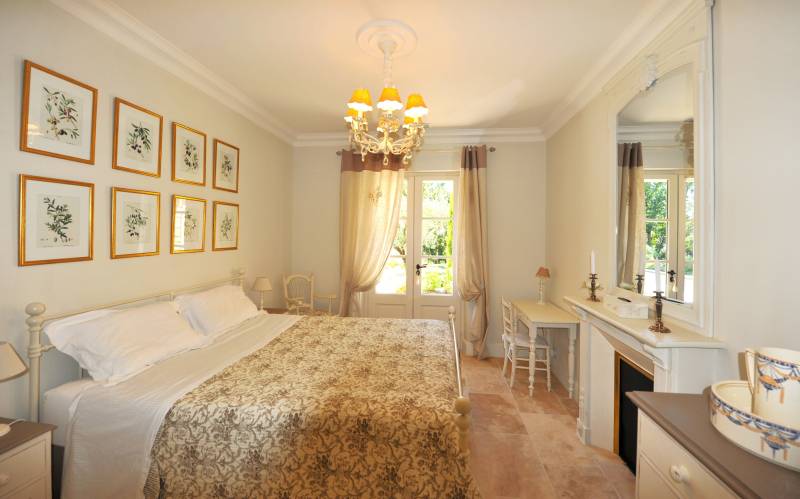 Charming architect-designed stone villa at the foot of Gordes with pool, expansive wooded garden, and high-end amenities.