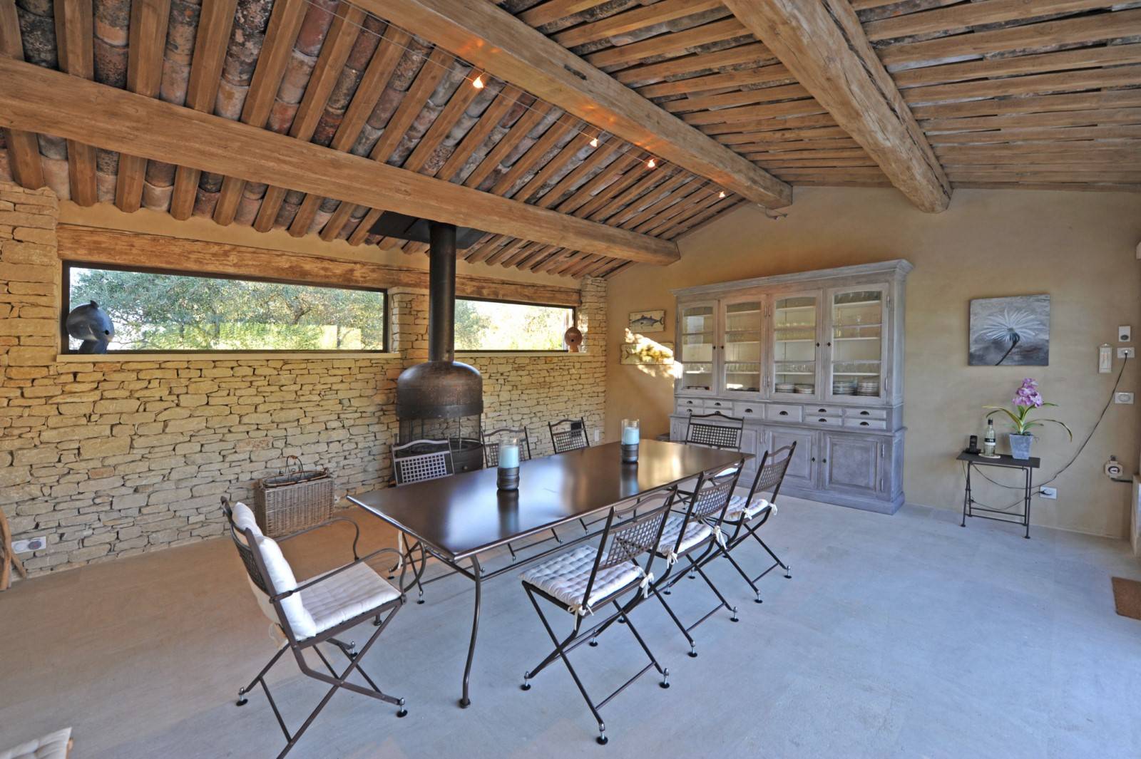 Pool-House permettant d'agréables moments de partage