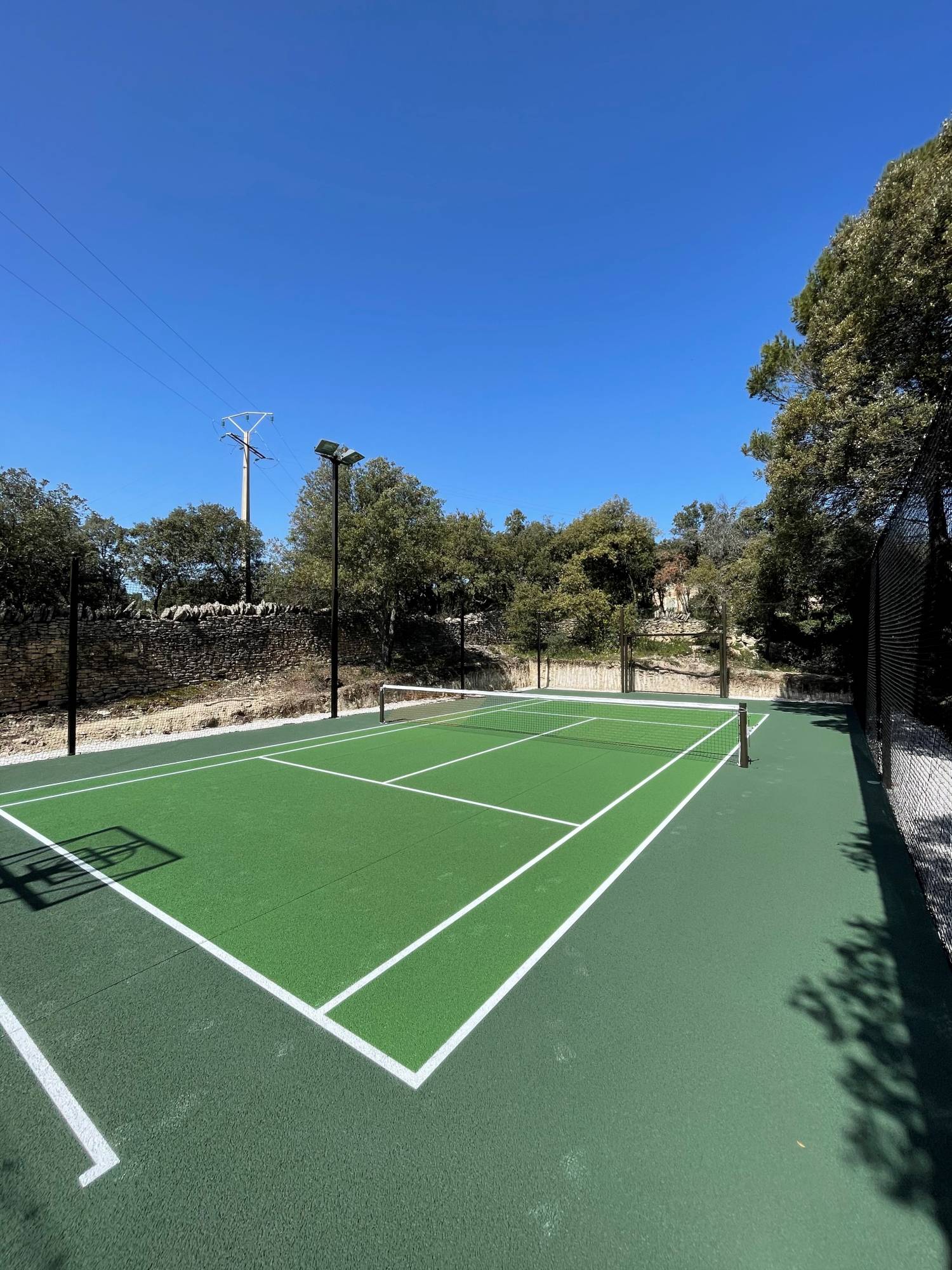 Location de prestige à Gordes, emplacement idéal pour cette propriété rénovée avec goût.   