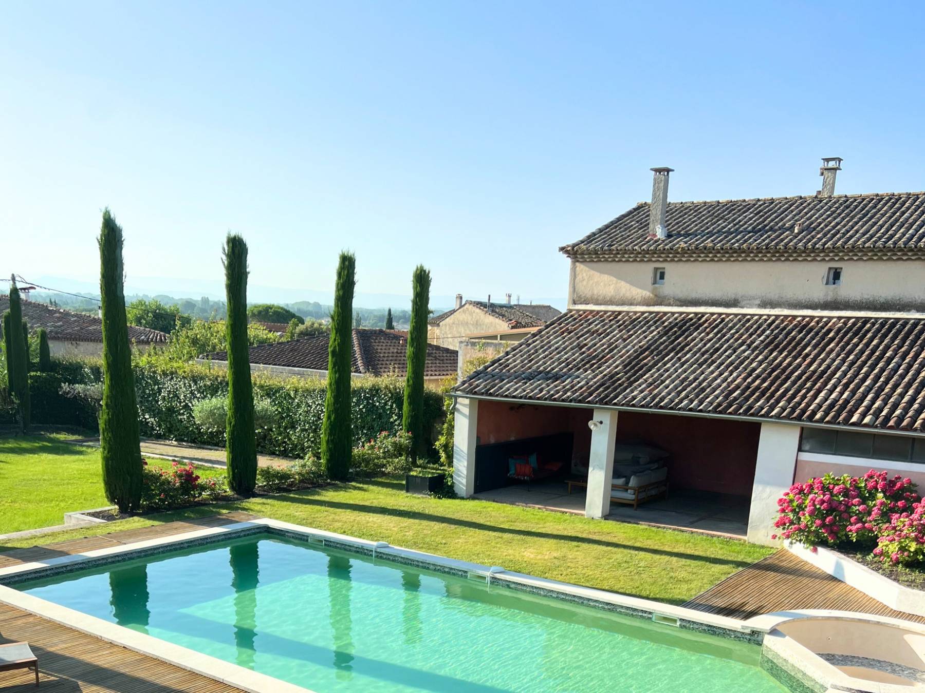 Location authentique Mas de ville Provençal avec piscine au cœur du village d’Aubignan et à proximité des Dentelles de Montmirail, du Mont Ventoux et des vignobles