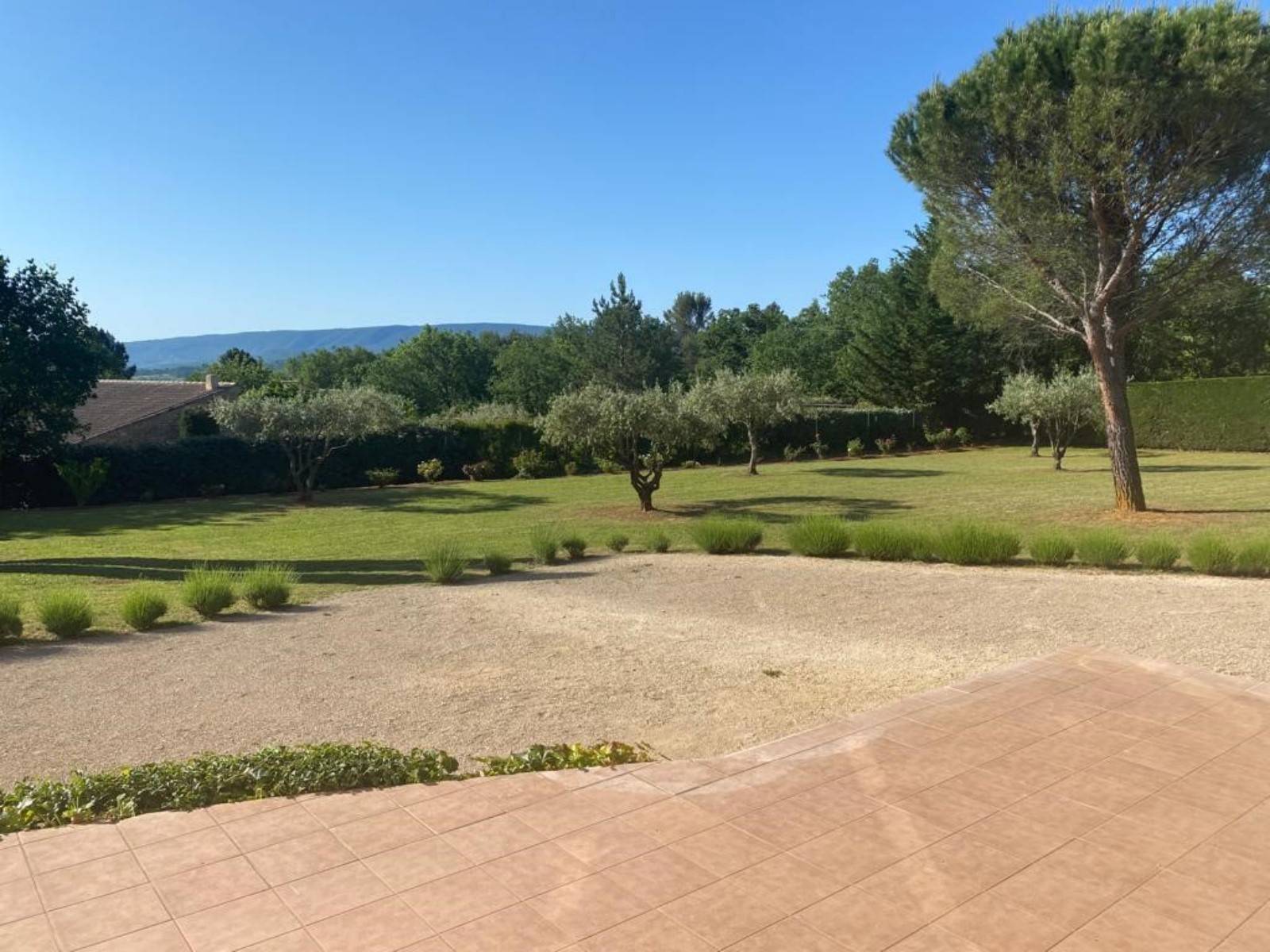 Location Gordes : Maison en pierres avec belle vue sur le Luberon   