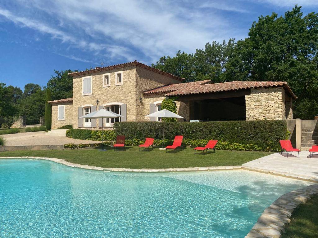 Location Gordes : Maison en pierres avec belle vue sur le Luberon   