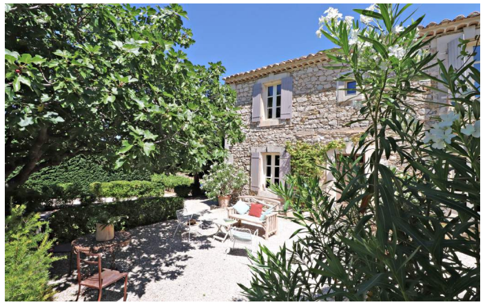 Location au cœur du Luberon entre oliviers et vignes, belle propriété de vacances avec vue panoramique sur le Luberon et les Monts de Vaucluse   