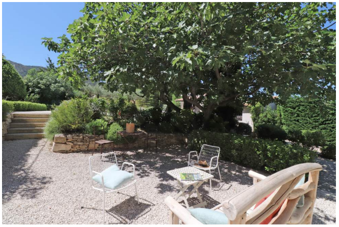 Location au cœur du Luberon entre oliviers et vignes, belle propriété de vacances avec vue panoramique sur le Luberon et les Monts de Vaucluse   