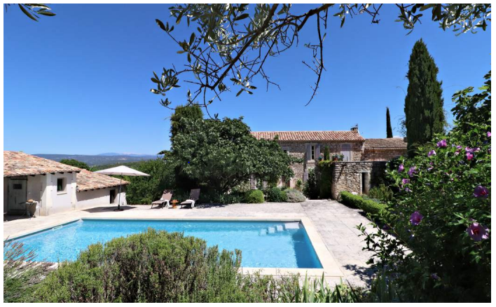 Location au cœur du Luberon entre oliviers et vignes, belle propriété de vacances avec vue panoramique sur le Luberon et les Monts de Vaucluse   