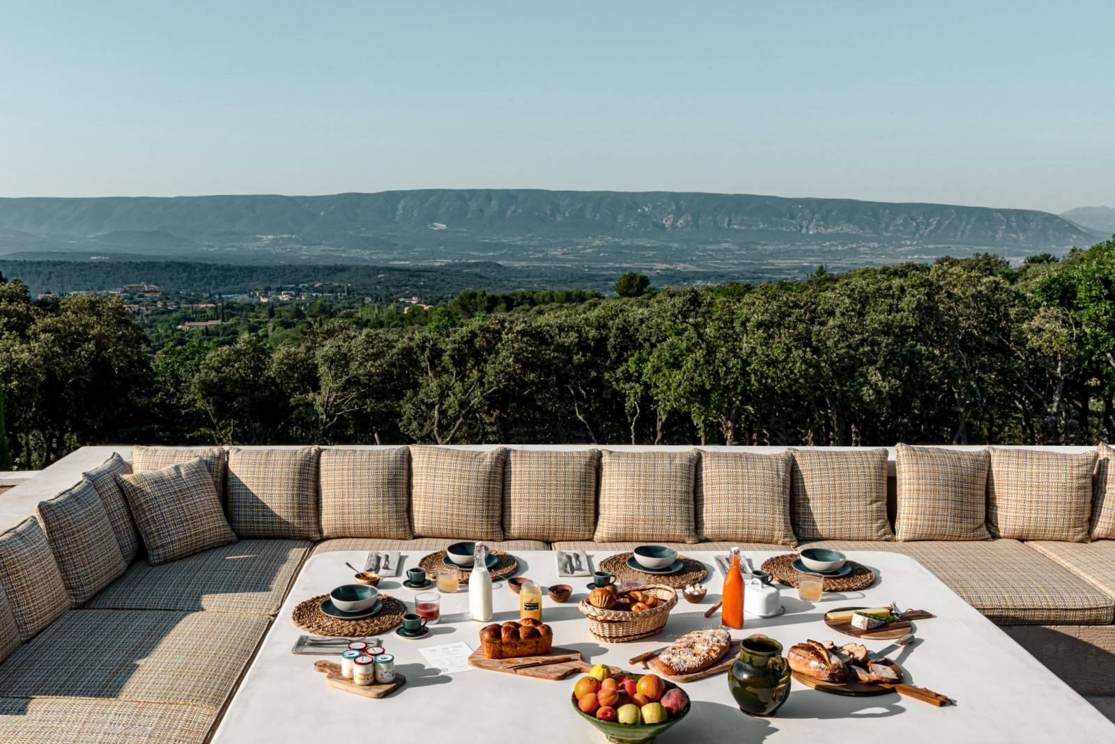 propriété d'exception avec vue panoramique sur le Luberon et la vallée    