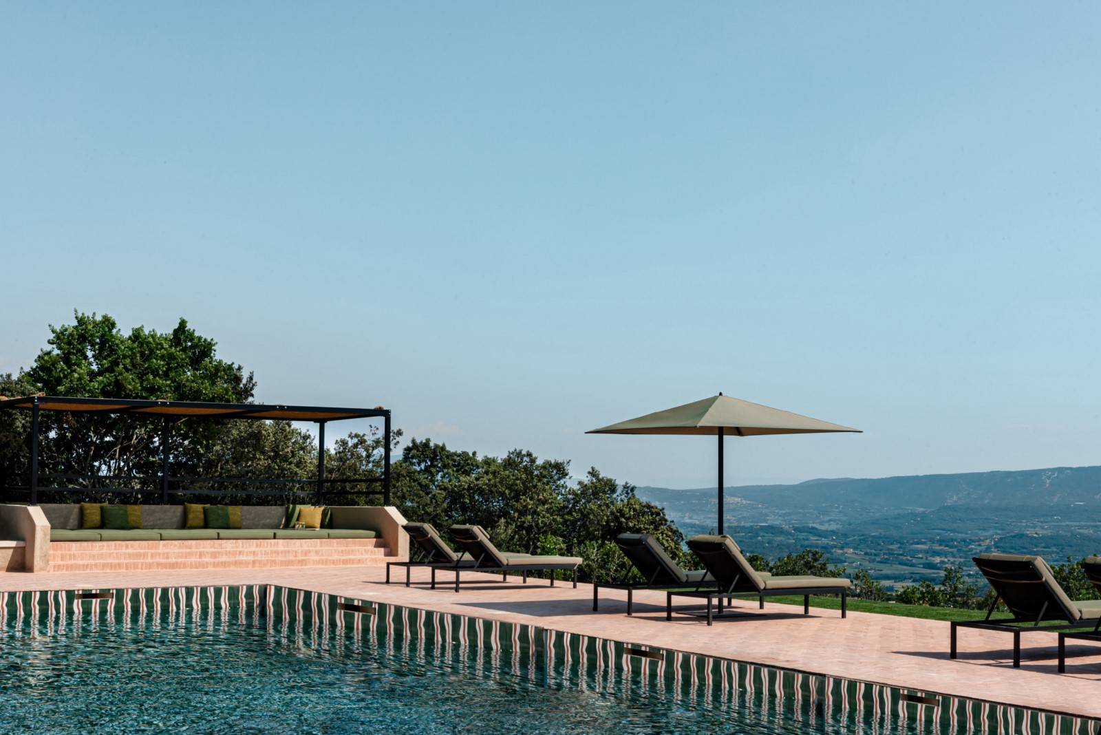 propriété d'exception avec vue panoramique sur le Luberon et la vallée    