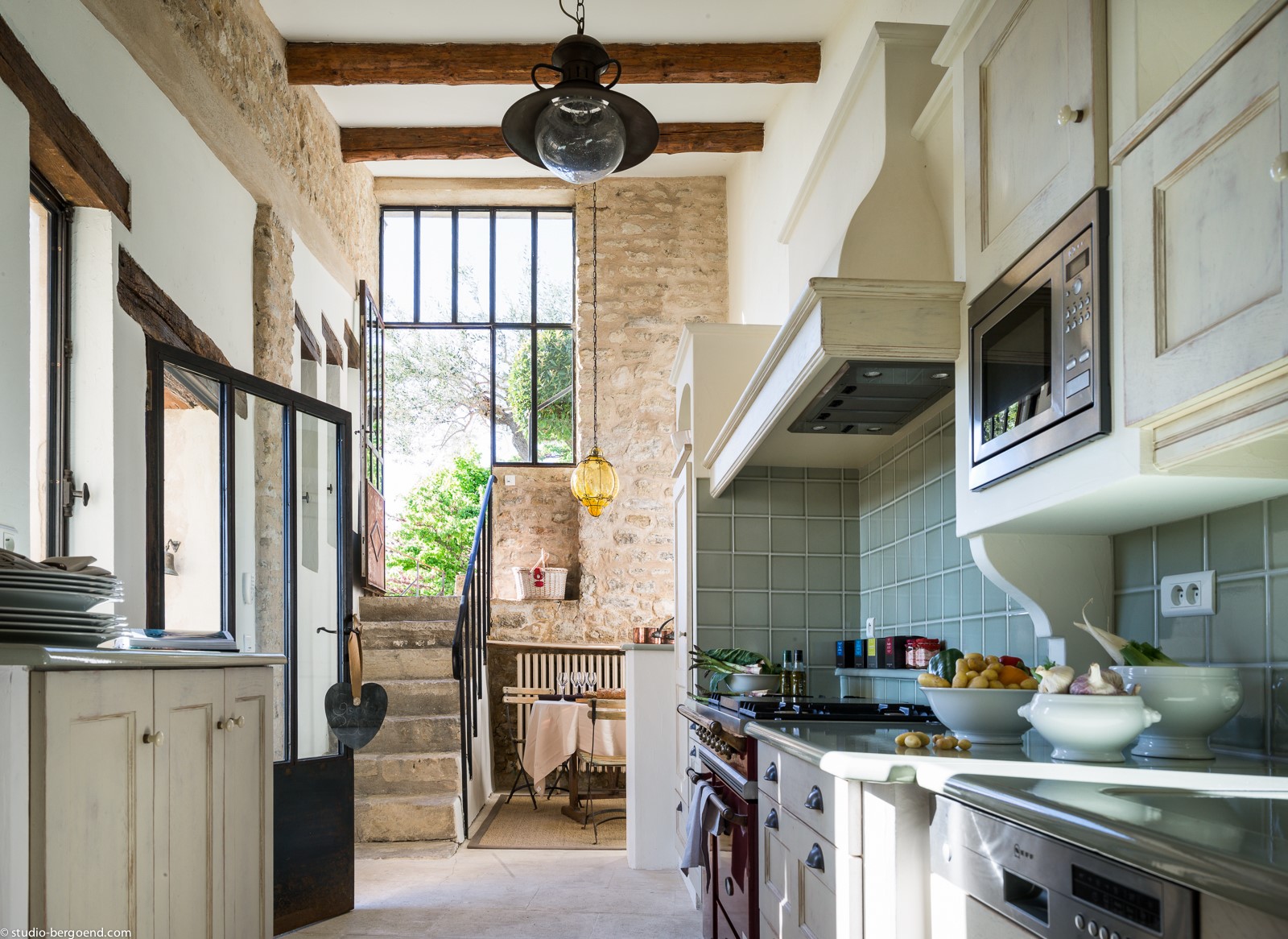 Location de prestige dans le centre du village de Gordes   
