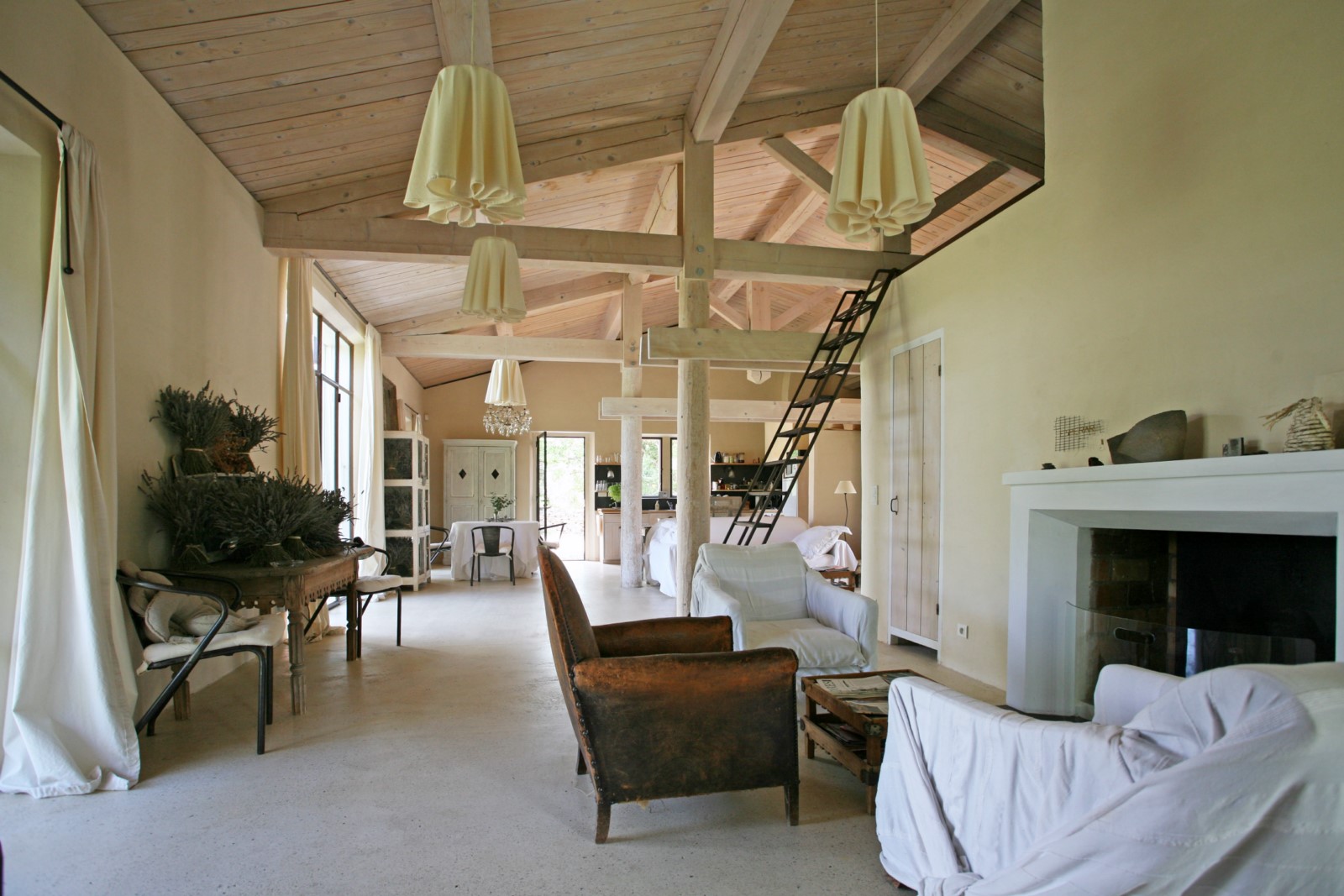 Location proche Gordes, maison de charme avec dépendance et piscine   