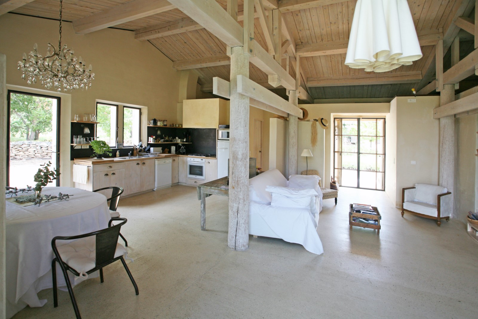 Location proche Gordes, maison de charme avec dépendance et piscine   